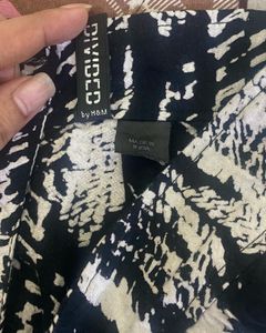 H&amp;M Mini Skirt ( Waist 28)