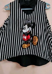 Black Crop Top With Collar Pattern