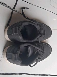 Simple Black Sneakers