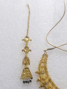 Black Bead Gold Tone Jewelry Set - Hook Earrings