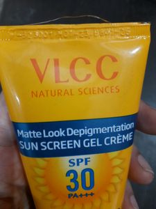 VLCC Natural Sciences Sunscreen