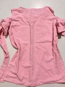 ˚˖𓍢🩰✧˚.🎀༘⋆Pink Gingham Cold Shoulder Top