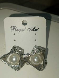 Royal Art Pearl Earrings