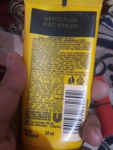 Lakme Sunscream,Mamaearth Heena Shampoo,red