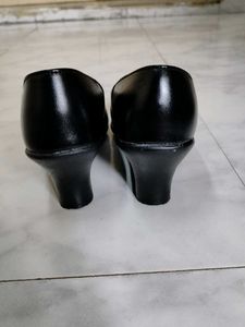 Classic Black Kitten Heel Pumps