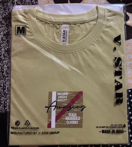 Round Neck T-shirt - Size M