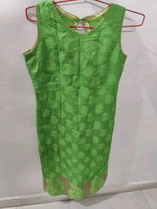 💚BEAUTIFUL GREEN BACK CUT DESIGN KURTI💚