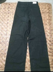Wide Leg Graphic Jeans