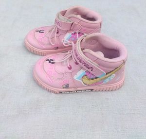 Kids Girls Pink Shoes – Like New Condition
