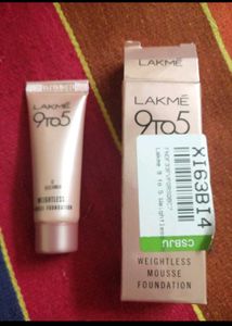 Lakme 9to5 Weightless Mousse Foundation