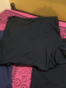 T-Shirt &amp; Floral Top Bundle - Size M. 2 Xl