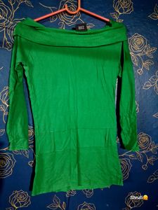 Green Graphic Long Sleeve Top