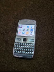 Nokia E72
