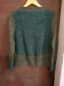 Stylish Two-Tone Knit Sweater