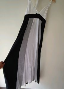 Black N White Gown.Size M-XL