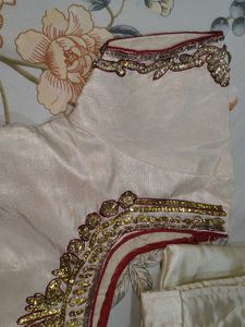 i am selling lehnga saree with full of beads