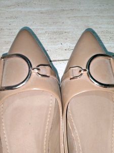 Elegant Nude Pointed-Toe Flats