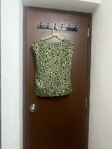 Cute Olive Puffed Sleeve Top
