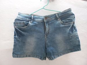 JEANS SHORTS/ JORTS RIPPED DENIM Y2K VINTAGE