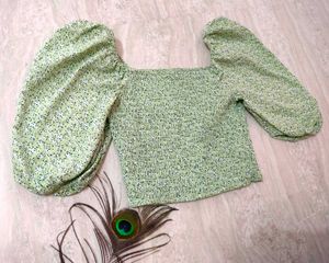 Floral Printed Puff Sleeve Smocked Crop Top