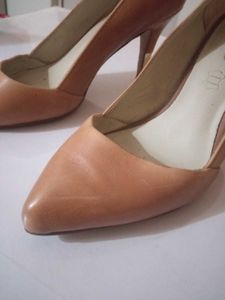 Aldo Solid Tan Pumps/heels