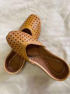 Leather Jutti Flats