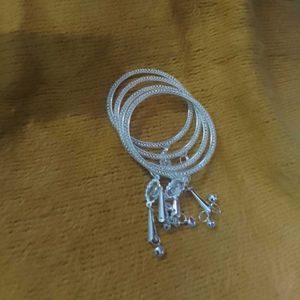 bangles to enhance you outfit