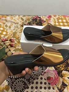 Sleek Black &amp; Gold Slides