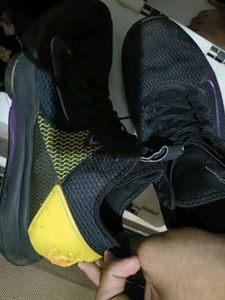 Nike LeBron Witness 4 Size 9 Black/Purple like new