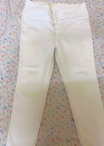 White High-Waisted Jeans