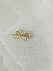 2 Pieces Pearl Clip, @ ₹40/- Per Piece