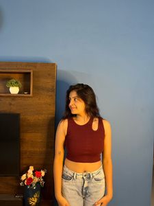 Stylish Ribbed Maroon Crop Tank with Cutout