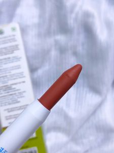 Mamaearth Hydra-Matte Crayon Transferproof Lipstick with Argan Oil &amp; Hyaluronic Acid - 05 Cappuccino Brown