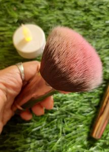 Broken Powder Brush✨️