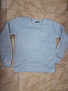round neck pullover sweatshirt