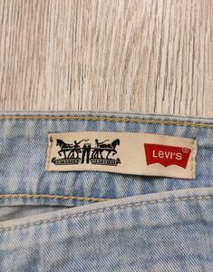 Sc9470 Levi&#39;s Beggy Jeans Waist 32