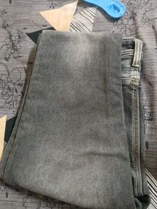 Levi&#39;s Original Cropped Jeans