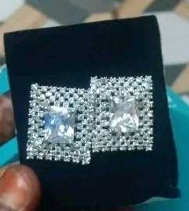 Sparkling Square Earringsa AD