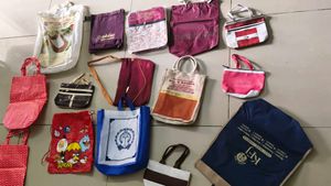 15 Assorted Handbags