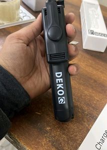 DEKOQ Bluetooth Selfie Stick Black
