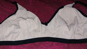 4 Bras In Good Condition