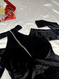 Black Velvet Open Shoulder Long Sleeve Top🖤