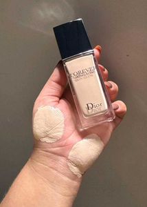 Dior Skin Glow 24H Hydrating Radiant Foundation