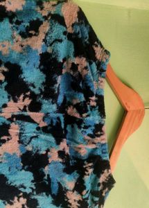 Funky Pattern Top lenght/34 hip/34