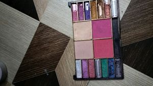 Glitter Pallet And Pigmented Eyeshadow Pallete