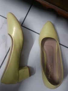 Yellow Heels 👠