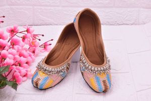 2 PAIR Embroidered JUTTI