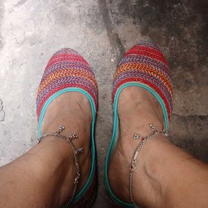Slippers &amp; Bellis