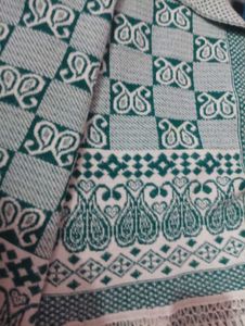 Green & White Patterned Scarf