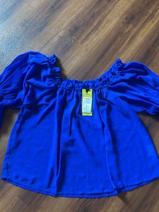 Globus Brand new L size top